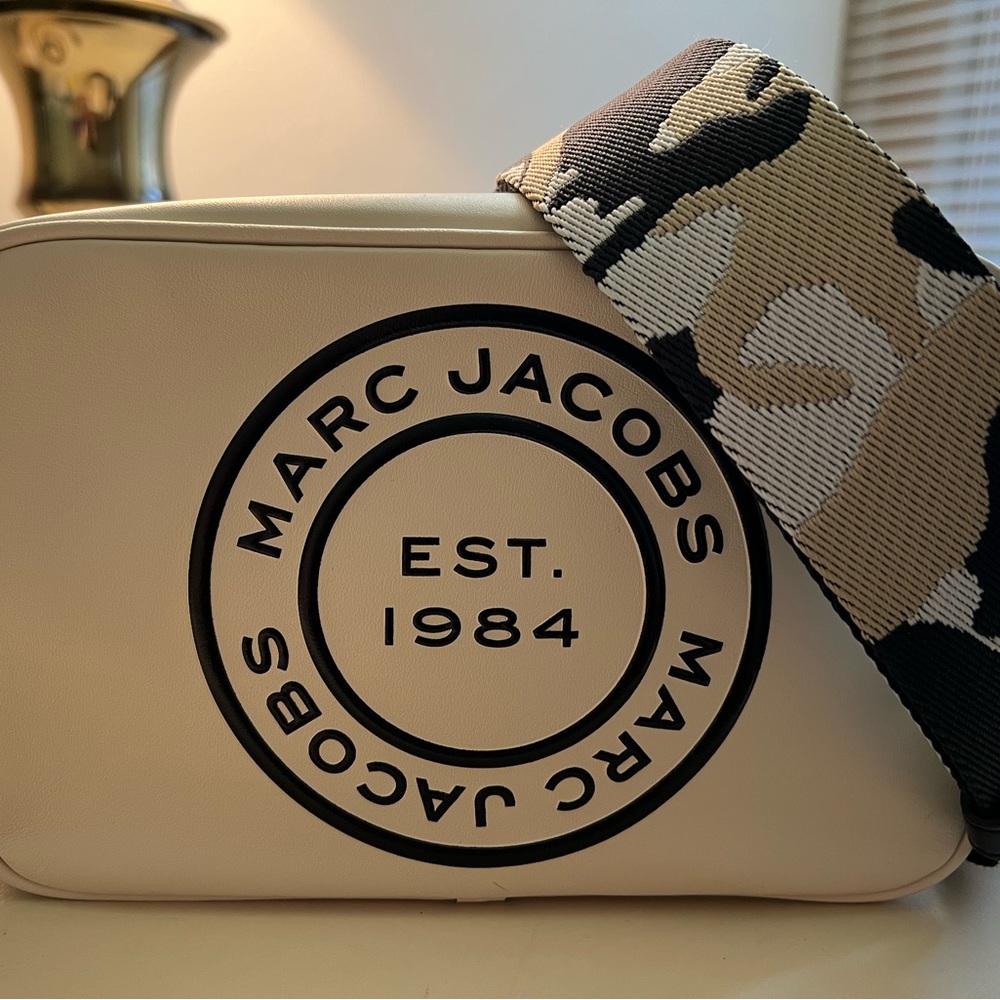 Marc Jacobs Flash Crossbody Bag; Marshmallow White with Camo Strap *BRAND NEW*